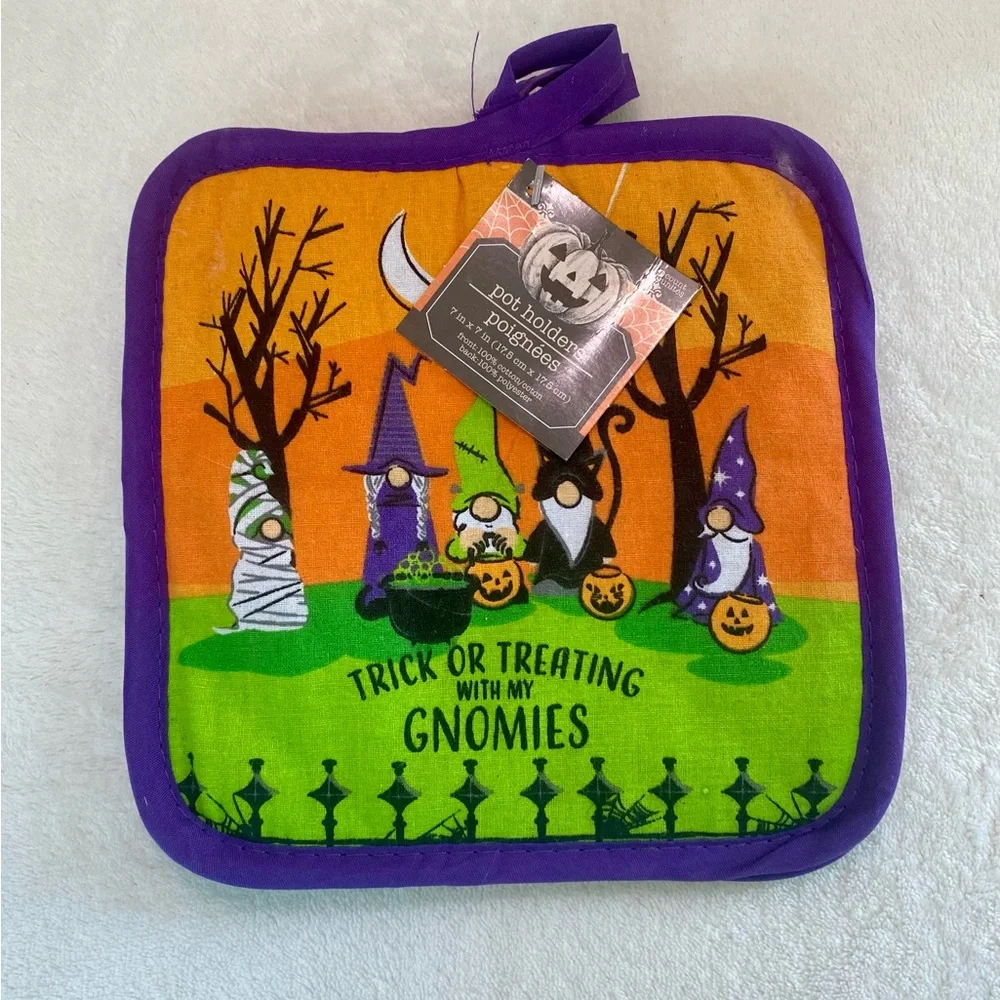 NWT Trick or Treating with my Homies Oven Mitt and a pair of Potholders